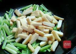 芹菜炒鱼豆腐的做法图解4