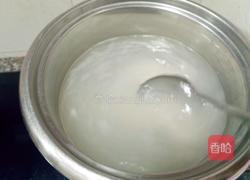 莴笋叶粥的做法图解1