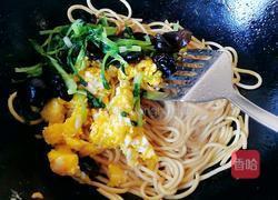 青菜木耳鸡蛋炒面的做法图解8