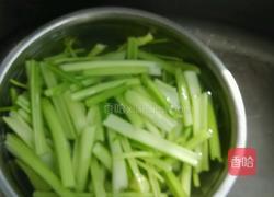 芹菜肉馅锅贴的做法图解7