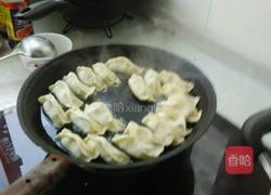 芹菜肉馅锅贴的做法图解24