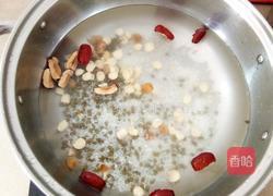 桂圆莲子粥的做法图解3