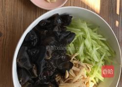 凉拌鸡胸的做法图解2