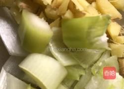 肉末炖扁豆的做法图解2