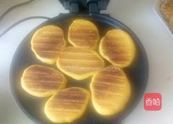 苞米面大饼子的做法图解5