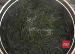 凉拌海带、鱼腥草的做法图解1