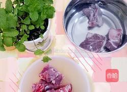 玉米排骨汤的做法图解1