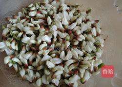 槐花饼的做法图解1