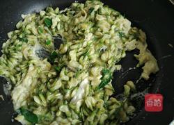 槐花炒鸡蛋的做法图解5