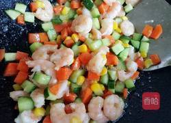 三色炒虾仁的做法图解9