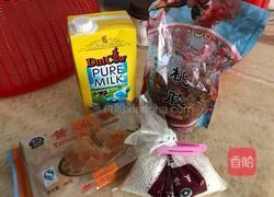 桃胶牛奶西米露的做法图解1