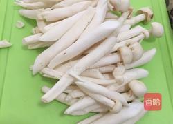 番茄炒海鲜菇的做法图解2