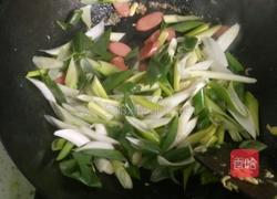 发芽葱炒鸡蛋的做法图解3