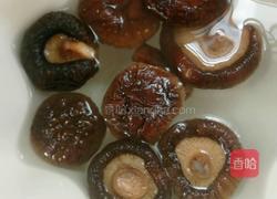 冬菇蒸鸡腿肉的做法图解2