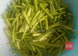 肉片炒蒜薹的做法图解2