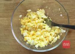 Illustration of how to make a simple sandwich 5