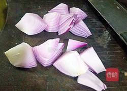 洋葱炒肉的做法图解2