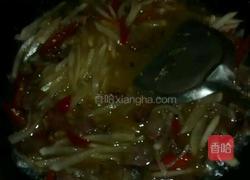 酸菜煮腊肠的做法图解4