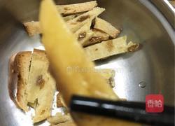 煎蛋面包条的做法图解3