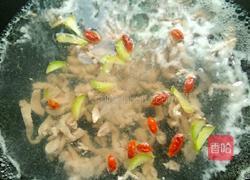 枸杞叶肉丝汤的做法图解5