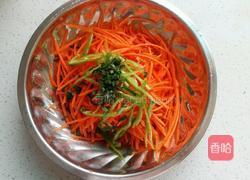 凉拌胡萝卜的做法图解2