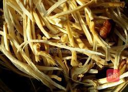 油炸茶树菇的做法图解1