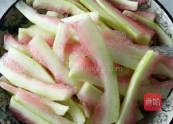 清炒西瓜皮的做法图解1