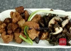 番茄酱炒肉丸的做法图解1