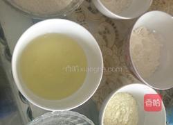 蛋白椰蓉球的做法图解1