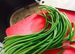 手撕蒜薹（凉菜）的做法图解1