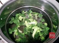 西兰花炒回锅肉的做法图解1