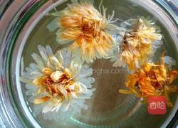 蜂蜜菊花水的做法图解2