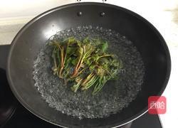 香椿鸡蛋饼的做法图解2