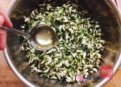 蒸槐花的做法图解6