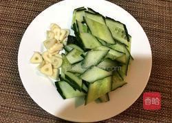 腊肠炒黄瓜的做法图解3