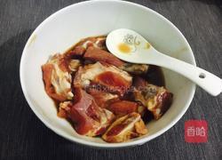 粤式芋头仔蒸排骨的做法图解1
