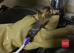 口味小龙虾的做法图解1