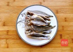 香炸小黄鱼的做法图解1