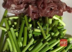 肉丝蒜苔的做法图解1