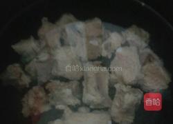 香菇玉米排骨汤的做法图解1