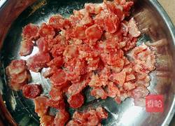 腊肠胡萝卜玉米粒的做法图解2