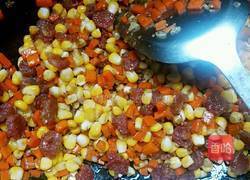 腊肠胡萝卜玉米粒的做法图解8