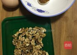 核桃炖蛋的做法图解1