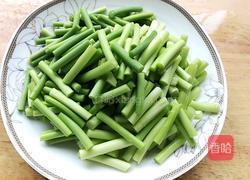 蒜苔炒肉丝的做法图解1