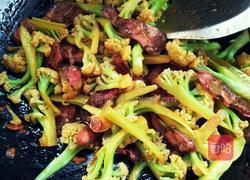 香腸炒菜花的做法圖解8