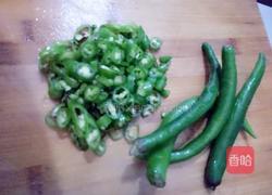 爽口青椒的做法图解3
