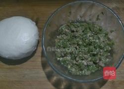 豆角猪肉馅饼的做法图解1
