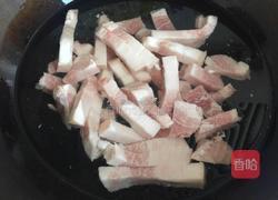 五花肉炖土豆的做法图解2