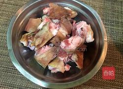 黄豆猪脚汤的做法图解1