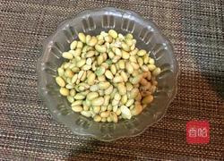 黄豆猪脚汤的做法图解2